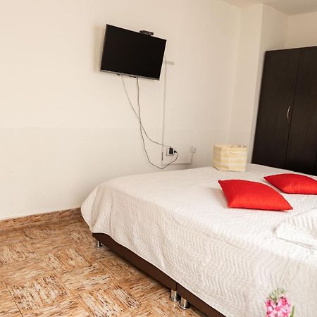 Komodo Alojamiento- Hostal Autoservicio, Ubicado Cerca Al Centro Historico - Bano Privado, Wifi , Cama 2X2 Y Agua Caliente Y Cocina Compartida Popayan Ngoại thất bức ảnh