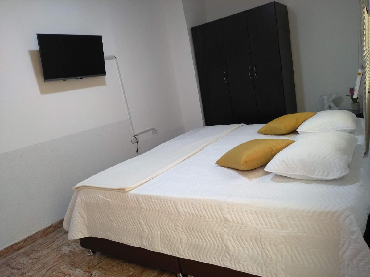Komodo Alojamiento- Hostal Autoservicio, Ubicado Cerca Al Centro Historico - Bano Privado, Wifi , Cama 2X2 Y Agua Caliente Y Cocina Compartida Popayan Ngoại thất bức ảnh