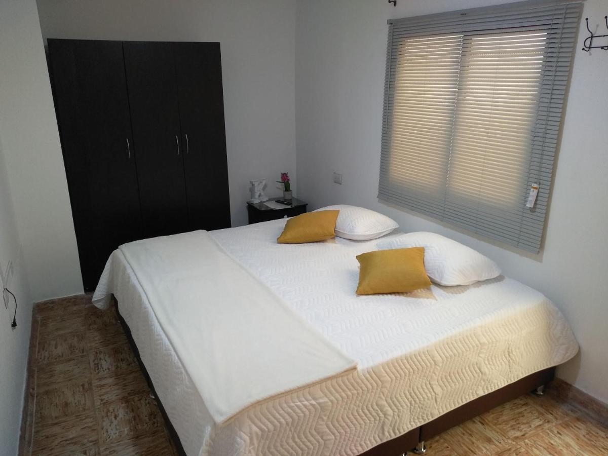 Komodo Alojamiento- Hostal Autoservicio, Ubicado Cerca Al Centro Historico - Bano Privado, Wifi , Cama 2X2 Y Agua Caliente Y Cocina Compartida Popayan Ngoại thất bức ảnh