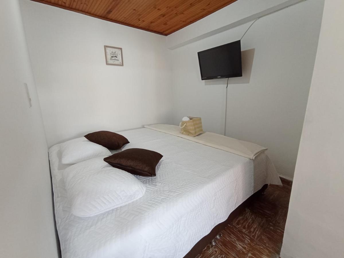 Komodo Alojamiento- Hostal Autoservicio, Ubicado Cerca Al Centro Historico - Bano Privado, Wifi , Cama 2X2 Y Agua Caliente Y Cocina Compartida Popayan Ngoại thất bức ảnh