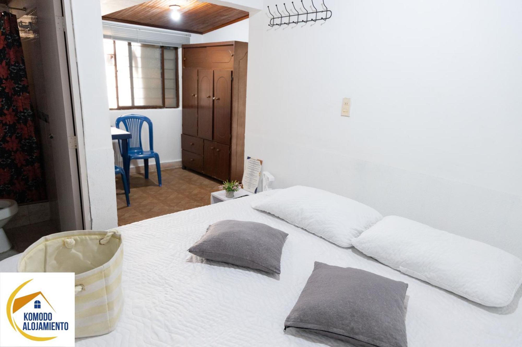 Komodo Alojamiento- Hostal Autoservicio, Ubicado Cerca Al Centro Historico - Bano Privado, Wifi , Cama 2X2 Y Agua Caliente Y Cocina Compartida Popayan Ngoại thất bức ảnh