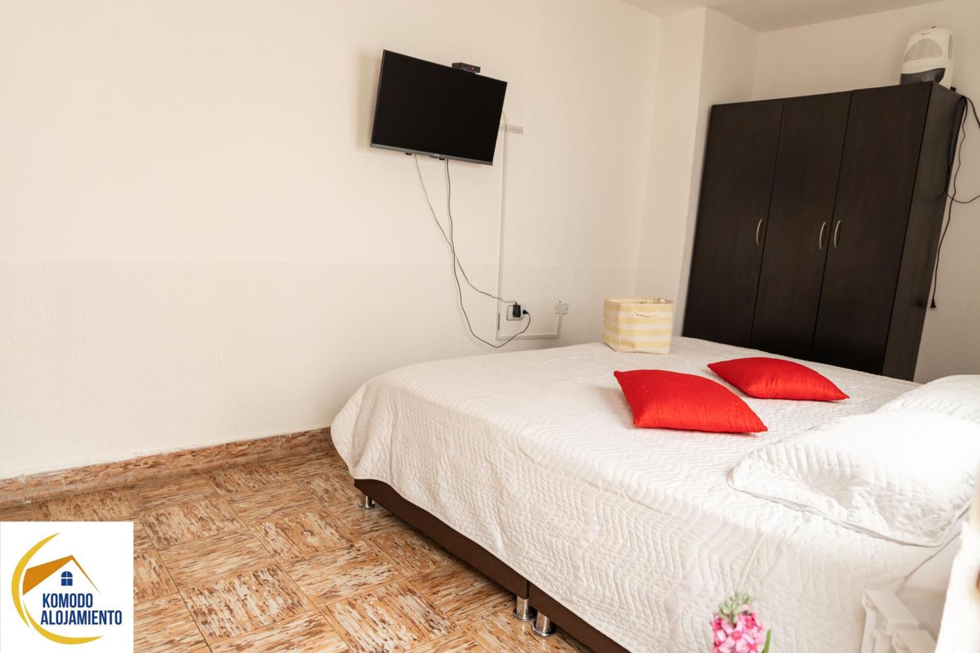 Komodo Alojamiento- Hostal Autoservicio, Ubicado Cerca Al Centro Historico - Bano Privado, Wifi , Cama 2X2 Y Agua Caliente Y Cocina Compartida Popayan Ngoại thất bức ảnh