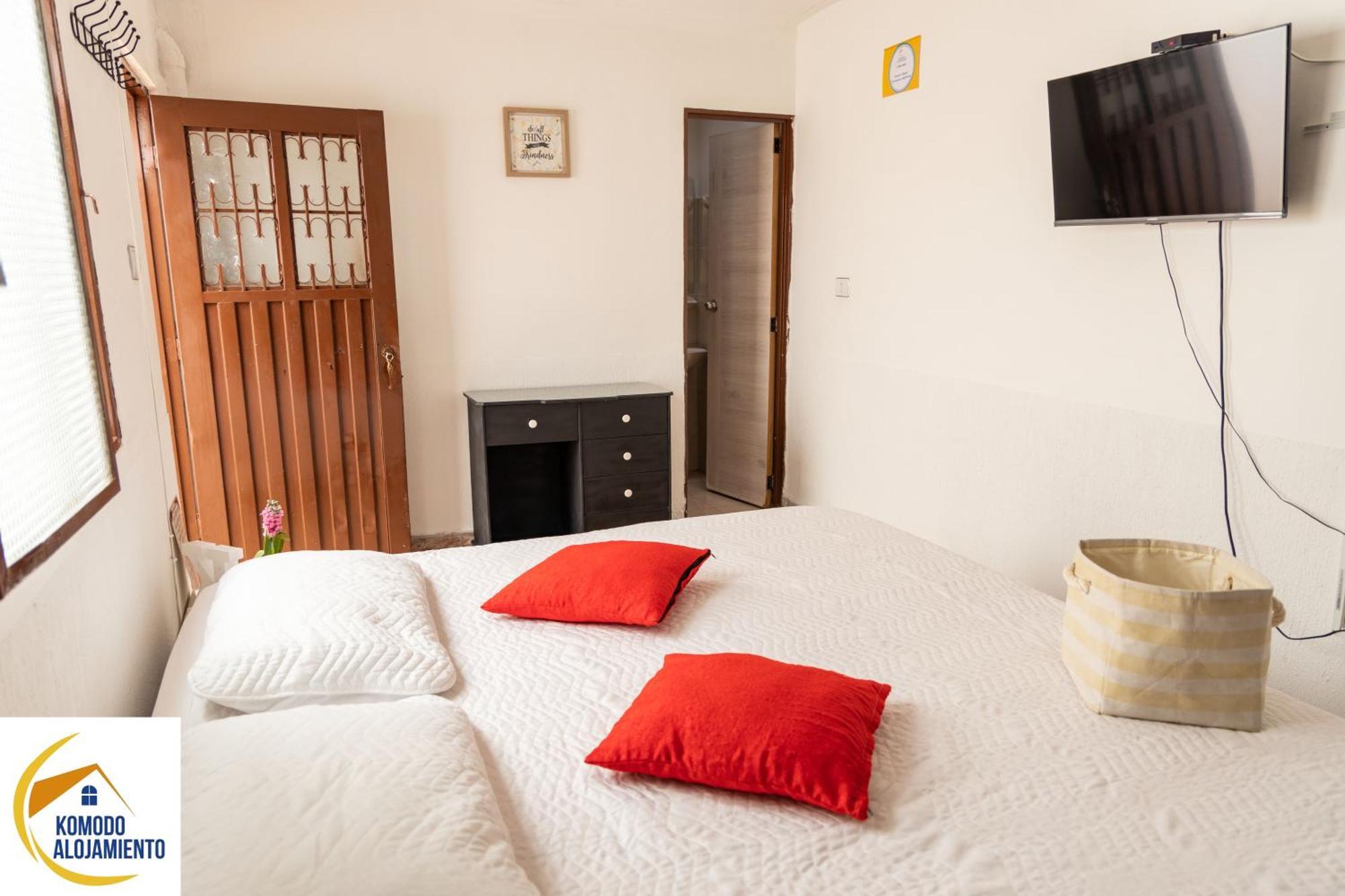 Komodo Alojamiento- Hostal Autoservicio, Ubicado Cerca Al Centro Historico - Bano Privado, Wifi , Cama 2X2 Y Agua Caliente Y Cocina Compartida Popayan Ngoại thất bức ảnh