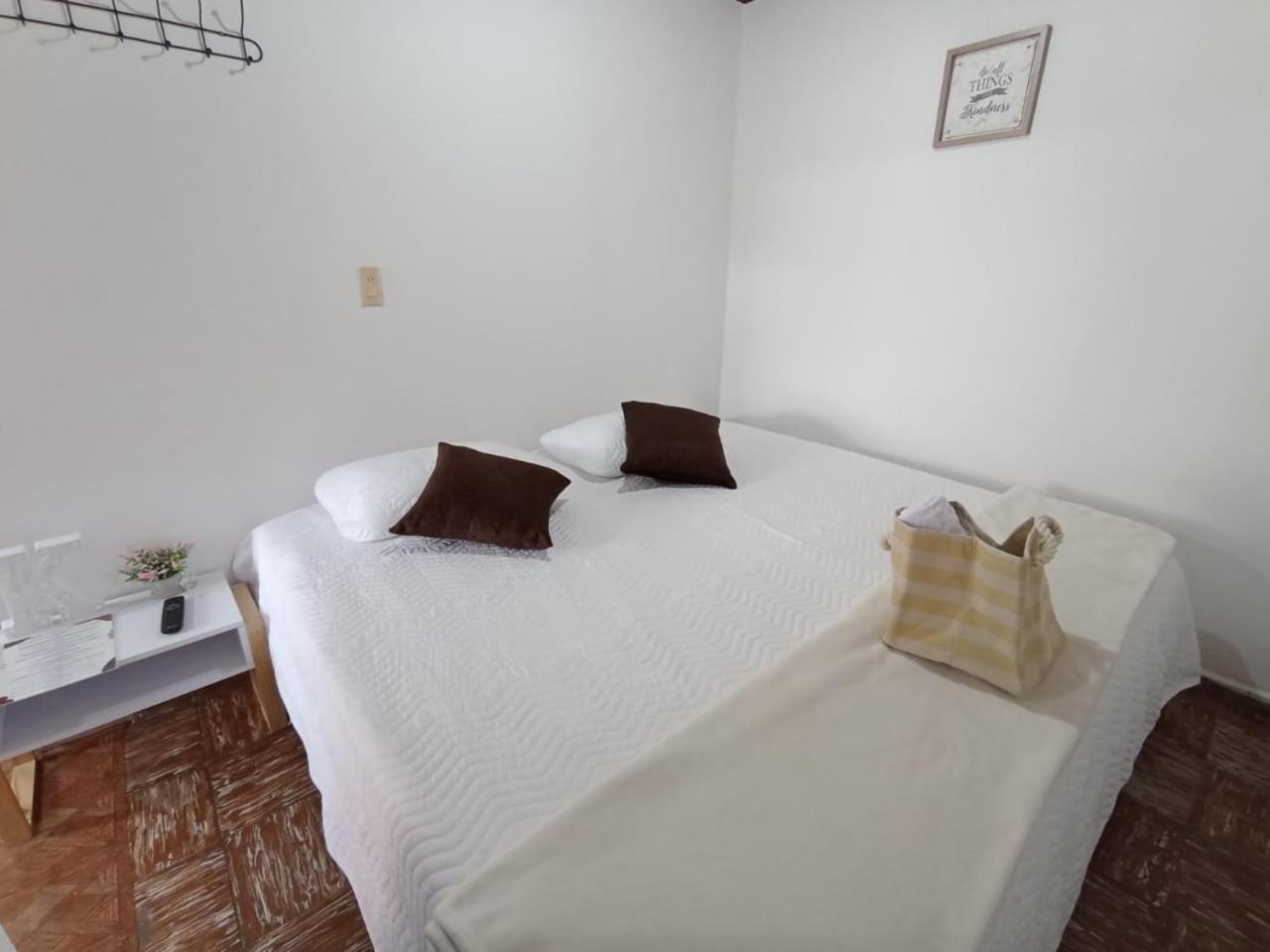 Komodo Alojamiento- Hostal Autoservicio, Ubicado Cerca Al Centro Historico - Bano Privado, Wifi , Cama 2X2 Y Agua Caliente Y Cocina Compartida Popayan Ngoại thất bức ảnh